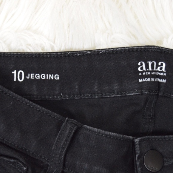 A‎ New Approach a.n.a. Black Stretchy Mid-Rise Jeggings, Size 10L - Picture 2 of 8